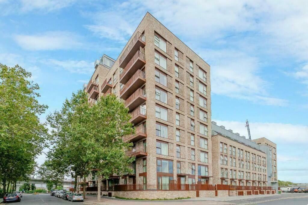 City Escape - Royal Wharf Лондон Екстериор снимка